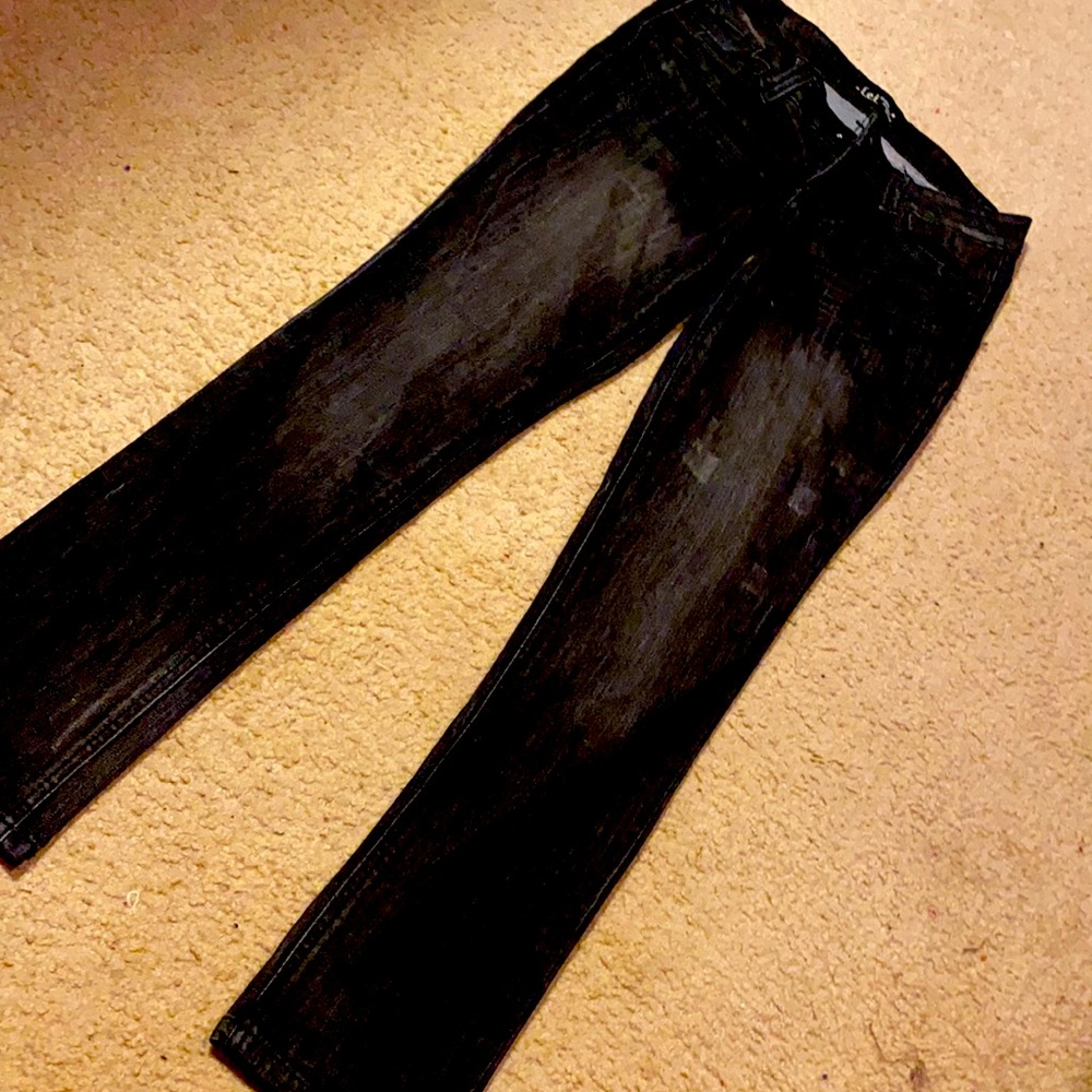 Black low rise jeans.